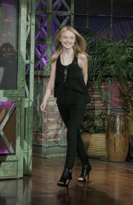 dakotafanningdaily-thetonightshowwithjayleno-05.jpg