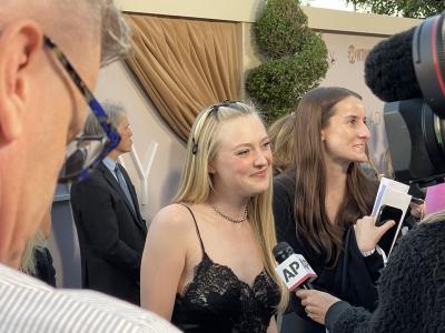 dakotafanningdaily-thefirstladypremiere-002.jpg
