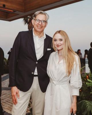 dakotafanningdaily-loropianaxmytheresacokatailparty-001.jpg