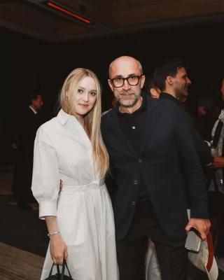 dakotafanningdaily-loropianaxmytheresacokatailparty-002.jpg