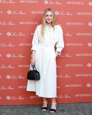 dakotafanningdaily-loropianaxmytheresacokatailparty-003.jpg