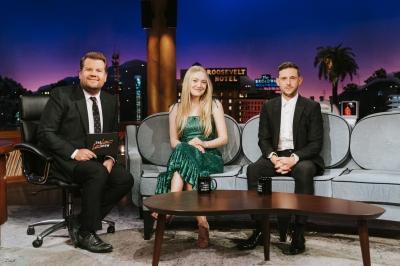 dakotafanningdaily-thelatelateshowwithjamescorden-002.jpg
