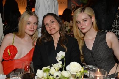 dakotafanningdaily-thehollywoodreporterstylistsdinner-001.jpg