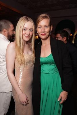 dakotafanningdaily-utasgoldenglobeafterparty-001.jpg