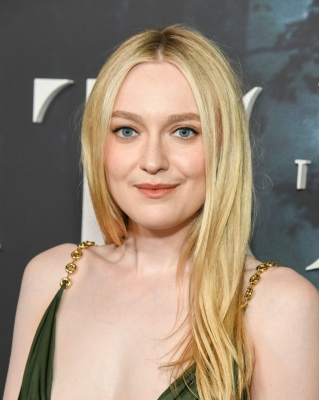 dakotafanningdaily-thewatchersnypremiere-0114.jpg