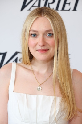 dakotafanningdaily-varietytvfest-013.jpg