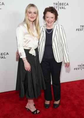 dakotafanningdaily-mastermindtothinklikeakillerpremiere-005.jpg