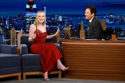 dakotafanningdaily-thetonightshow-03.jpg