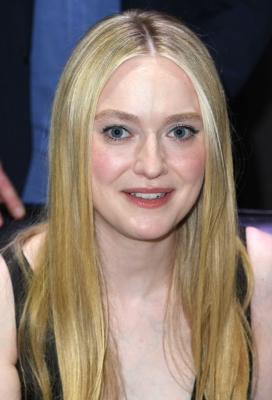 dakotafanningdaily-atasofficialripleycreening-0082.jpg