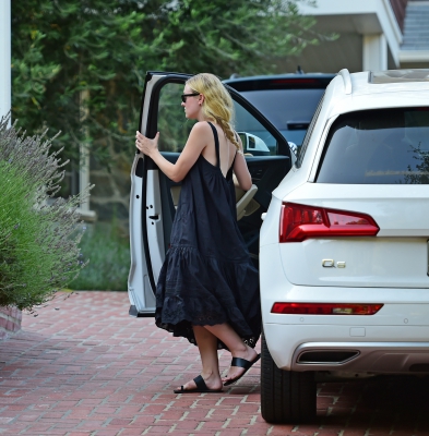 dakotafanningdaily-headingoutinlosangeles-007.jpg