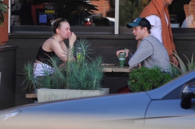 dakotafanningdaily-aterewhonmarket-04.jpg