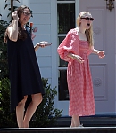 dakotafanningdaily-outsideherhome-21.jpg