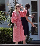 dakotafanningdaily-outsideherhome-27.jpg