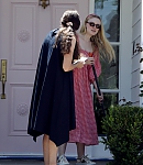 dakotafanningdaily-outsideherhome-36.jpg