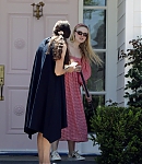 dakotafanningdaily-outsideherhome-37.jpg