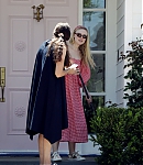 dakotafanningdaily-outsideherhome-42.jpg