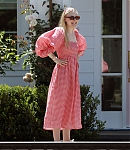 dakotafanningdaily-outsideherhome-46.jpg