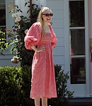 dakotafanningdaily-outsideherhome-47.jpg