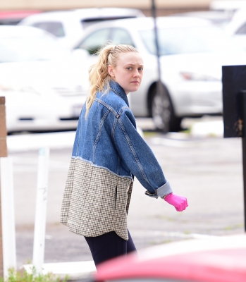 dakotafanningdaily-outinlosangeles-21.jpg