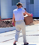 dakotafanningdaily-outsideherhome-36.jpg