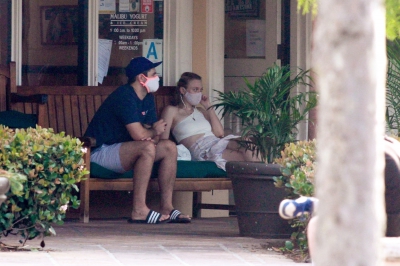 dakotafanningdaily-outinmalibu-013.jpg