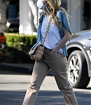 dakotafanningdaily-shoppingwithhermom-002.jpg