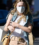 dakotafanningdaily-shoppingwithhermom-012.jpg