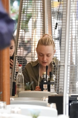 dakotafanningdaily-havinglunchinrome-06.jpg
