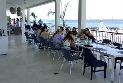 dakotafanningdaily-outandaboutinmiami-003.jpg