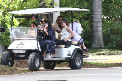 dakotafanningdaily-outandaboutinmiami-008.jpg