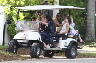 dakotafanningdaily-outandaboutinmiami-013.jpg