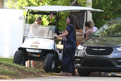 dakotafanningdaily-outandaboutinmiami-016.jpg