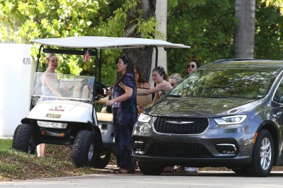 dakotafanningdaily-outandaboutinmiami-017.jpg