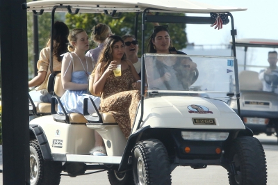 dakotafanningdaily-outandaboutinmiami-019.jpg