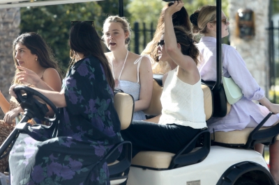 dakotafanningdaily-outandaboutinmiami-023.jpg