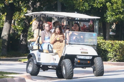 dakotafanningdaily-outandaboutinmiami-029.jpg