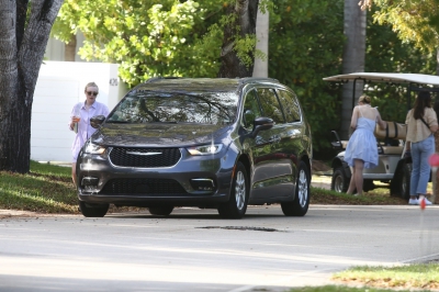 dakotafanningdaily-outandaboutinmiami-034.jpg