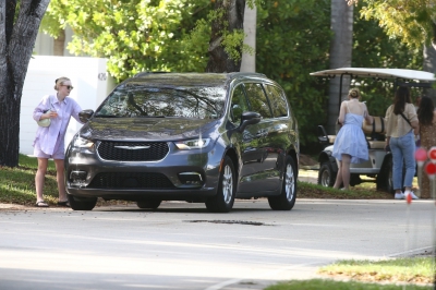 dakotafanningdaily-outandaboutinmiami-035.jpg