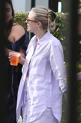 dakotafanningdaily-outandaboutinmiami-039.jpg