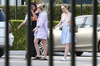 dakotafanningdaily-outandaboutinmiami-042.jpg