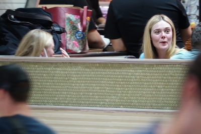 dakotafanningdaily-attheairportinmiami-004.jpg