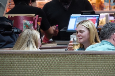 dakotafanningdaily-attheairportinmiami-011.jpg