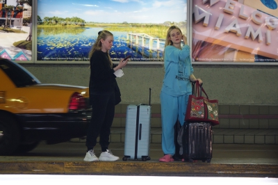 dakotafanningdaily-attheairportinmiami-025.jpg