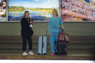 dakotafanningdaily-attheairportinmiami-043.jpg