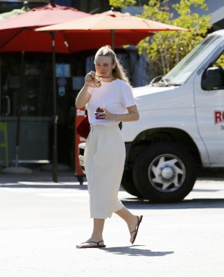 dakotafanningdaily-shoppinginla-018.jpg