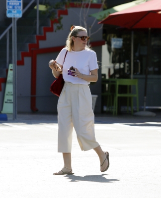 dakotafanningdaily-shoppinginla-022.jpg
