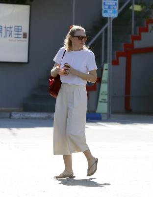 dakotafanningdaily-shoppinginla-027.jpg