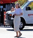 dakotafanningdaily-shoppinginla-015.jpg