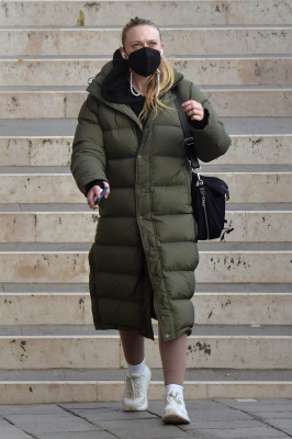 dakotafanningdaily-outandaboutinvenice-024.jpg
