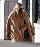 dakotafanningdaily-outandaboutinvenice-004.jpg